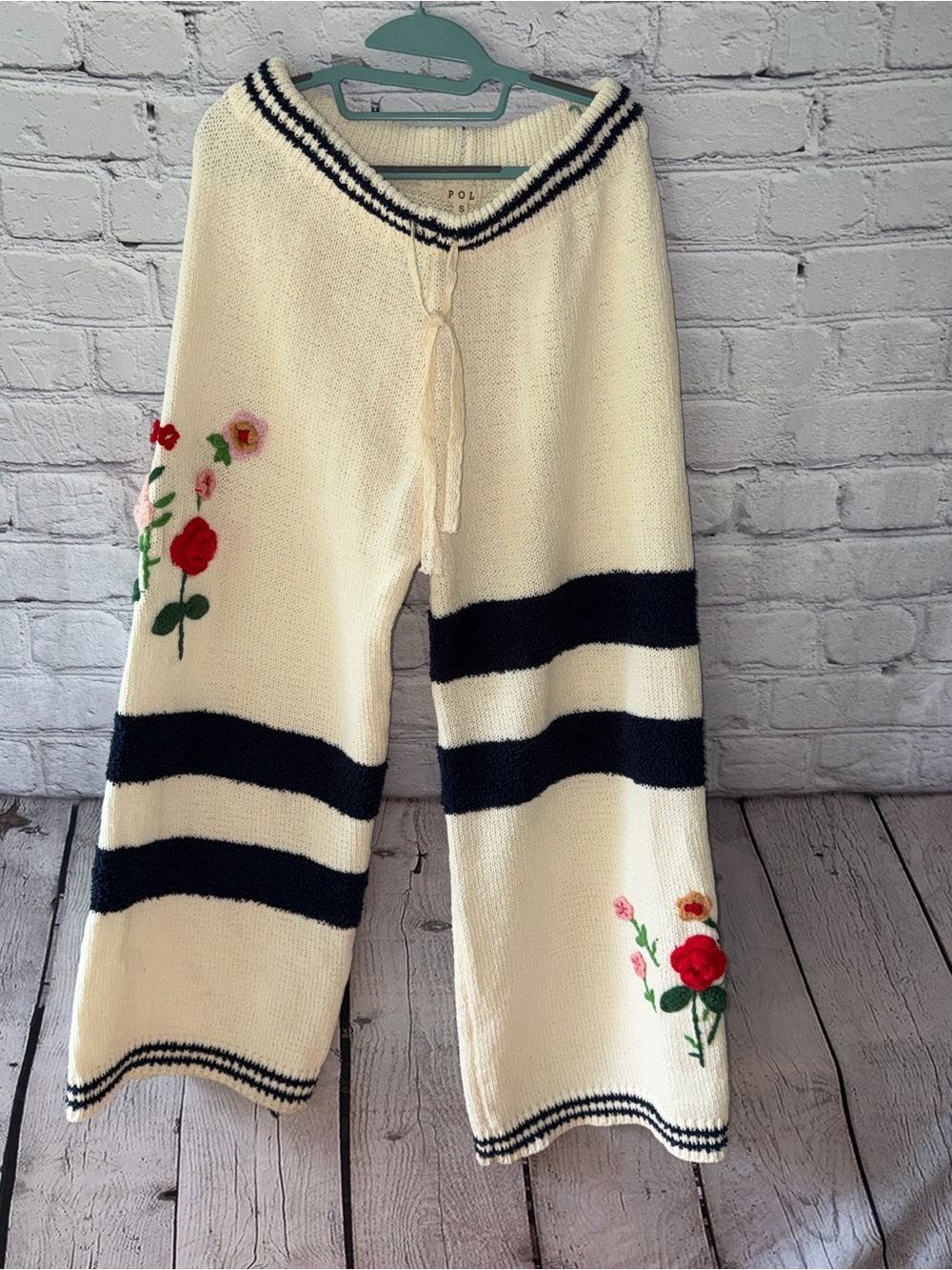 POL Cream & Navy Chenille Floral Embroidered Lounge Set Size Small - Picture 5 of 7